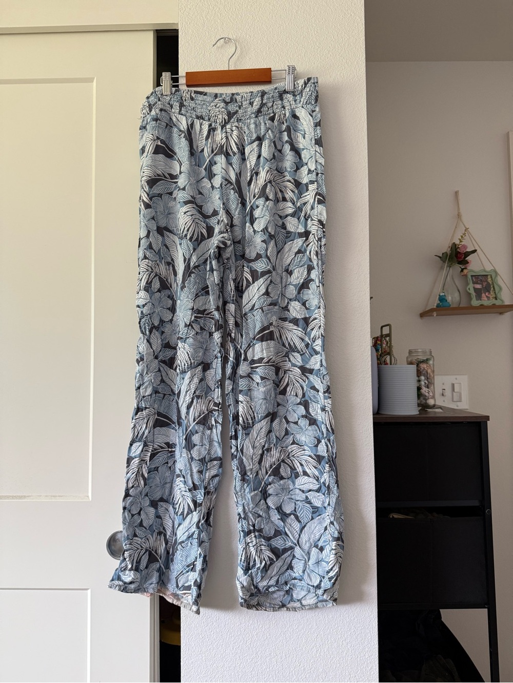 O'Neill Blue and White Floral Elastic-Waist Pants